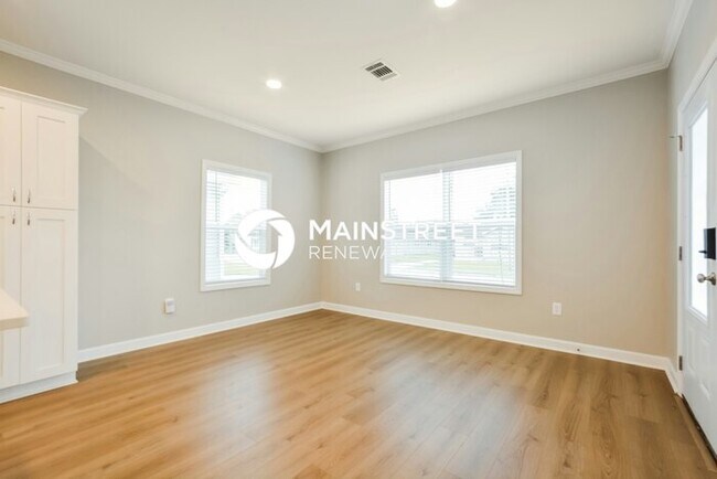 Photo - 4 Bedroom Pet-Friendly Home in Orlando, FL with Main Street Renewal