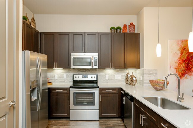 Kitchen - Pearl Woodlake