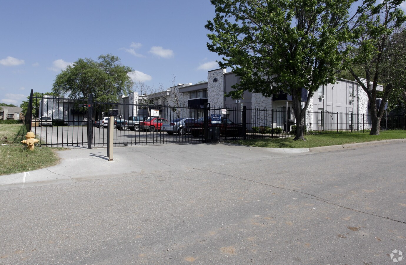 Newport Shores Apartments - Newport Shores Apartments
