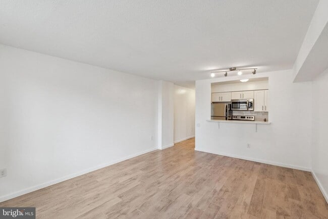 Building Photo - 1420 Locust St Unit 8H Rental