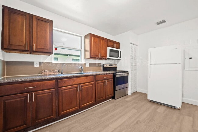 Building Photo - 7772 NW 9th Ave