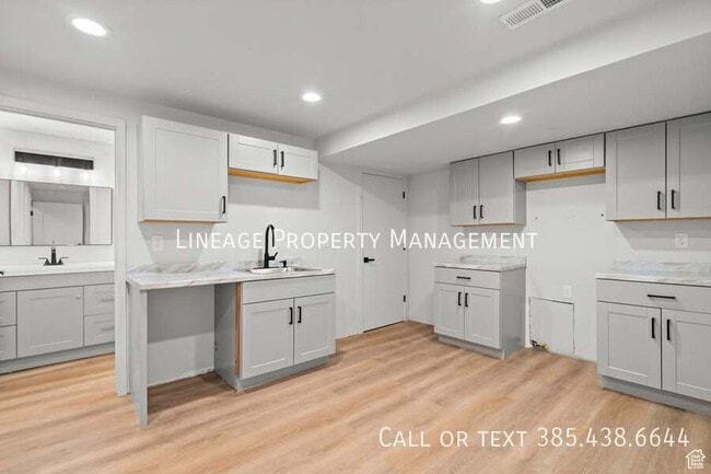 Building Photo - 15524 Trumpet Ln Unit B