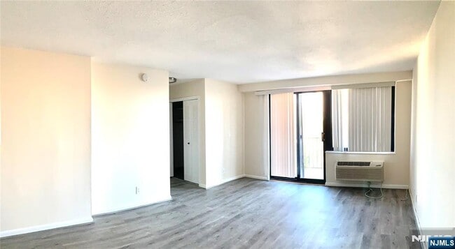 Photo - 1590 Anderson Ave Unit 4D