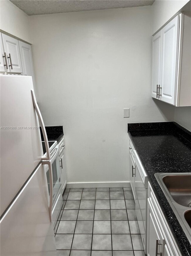 Photo - 2831 N Oakland Forest Dr Unit 210
