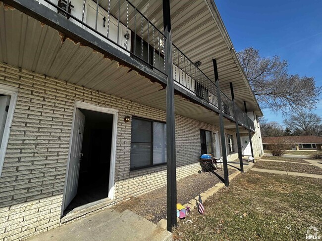 Building Photo - 1900 Sheridan Rd Unit 4 Rental