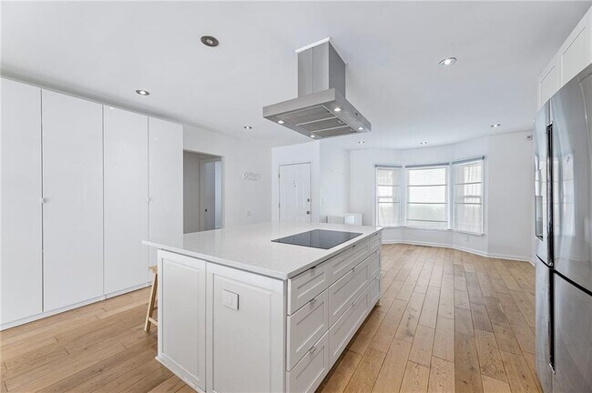 Photo - 908 Lenox Hill Ct NE