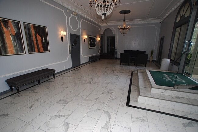 The Arwyn Manor