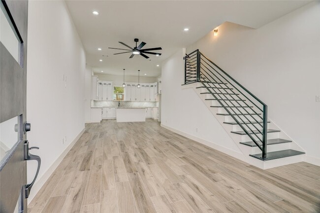 Photo - 6814 Hartland St