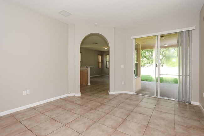 960 NE 37th Ave