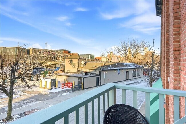 Photo - 555 S Water St