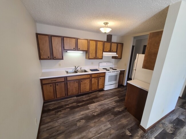 Pinewood Properties - Pinewood Properties Condo Unit 3N