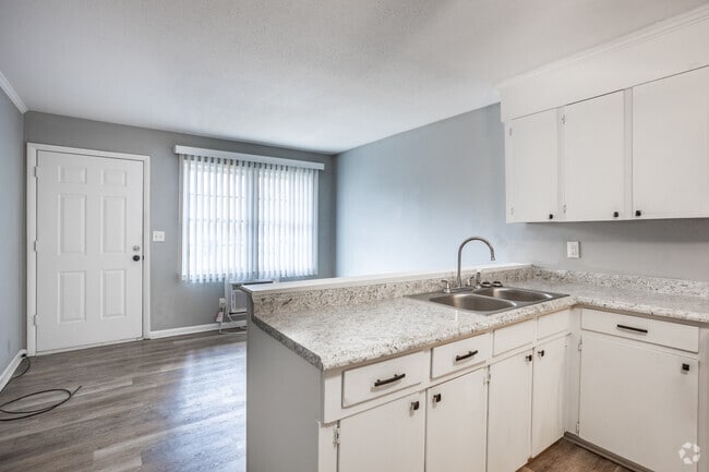1BR, 1BA - 450SF