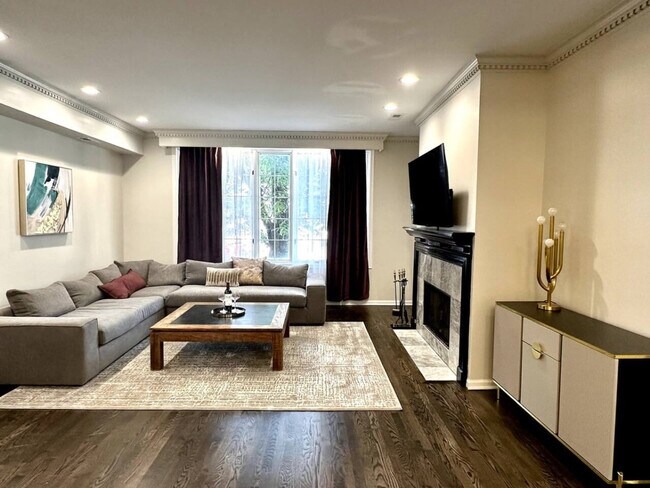 Building Photo - 1465 W Thomas St Rental
