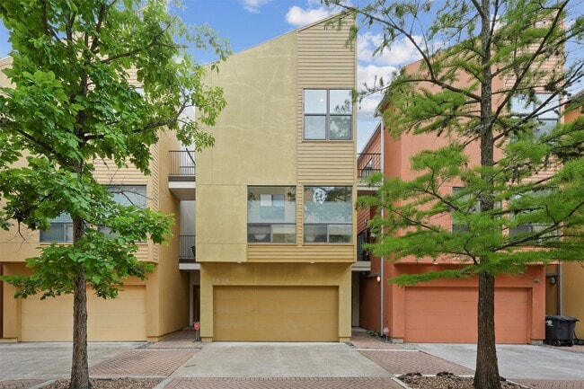 Building Photo - 1610 Hadley St