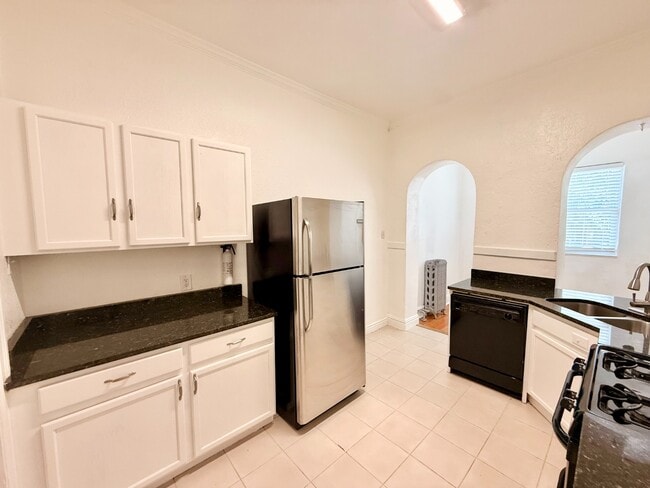 Photo - Gorgeous 1 Bed 1 Bath Apartment in Cap Hill! Available NOW! Unit 3