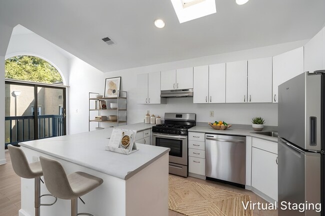 79 Sherman Pl Unit 2