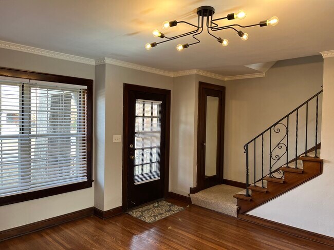 Photo - 1687 King Ave