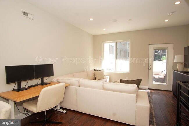 Photo - 1616 Cambridge St