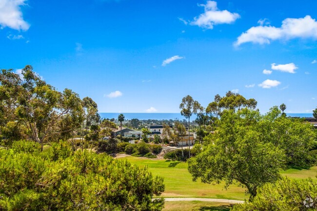 Building Photo - Ocean View 2 bed 2 bath townhome with brea...