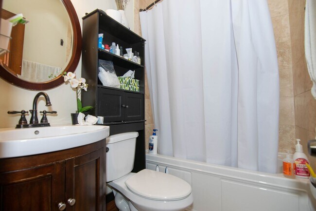 Photo - MISSION HILL 4 BED/2 BATH WITH IN-UNIT LAUNDRY FOR 9/1