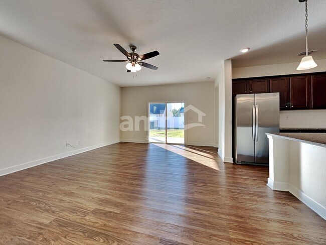 Photo - 450 Sandstone Dr