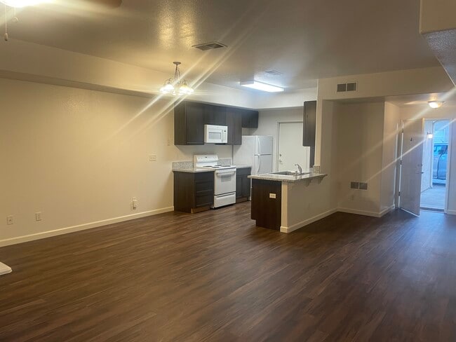 Photo - 1237 W Spruce Ave Unit 1239