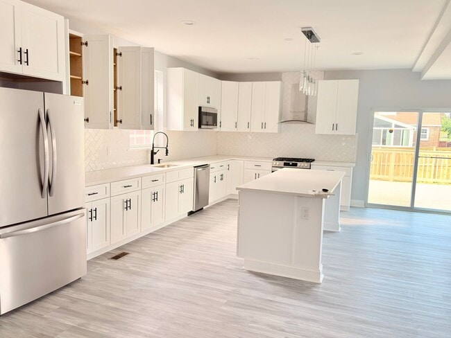 Photo - 6710 Hudson St