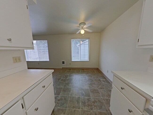 Photo - 2 Bedroom Apartment ~ South Corvallis Unit 345 SE Lilly #C
