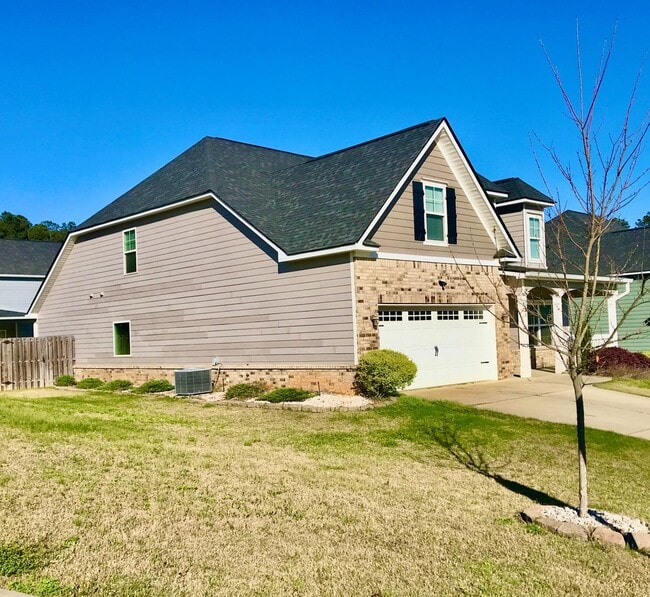 Photo - 530 Salterton Way