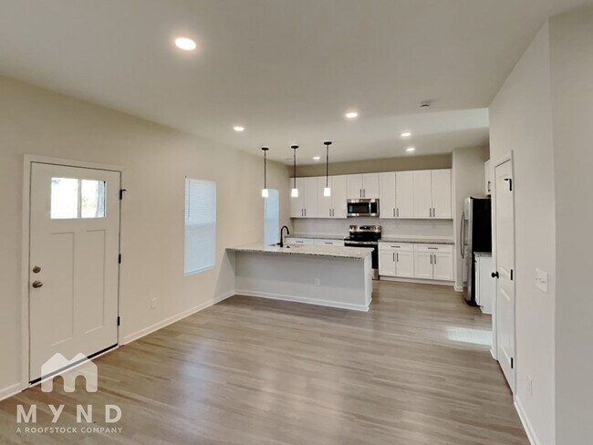 Photo - 1411 Lake St