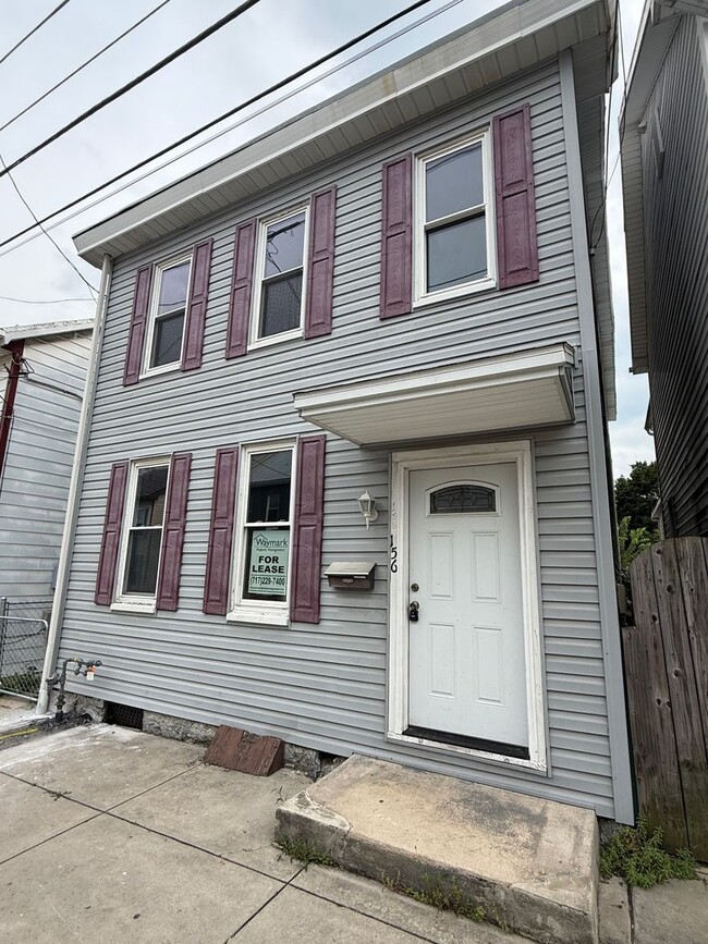Building Photo - 156 E Penn St