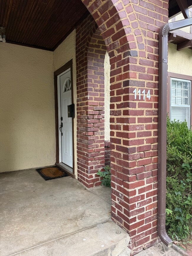 Building Photo - 1114 N Carlos Ave