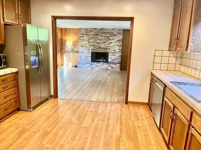 Photo - 124 Lester Ln