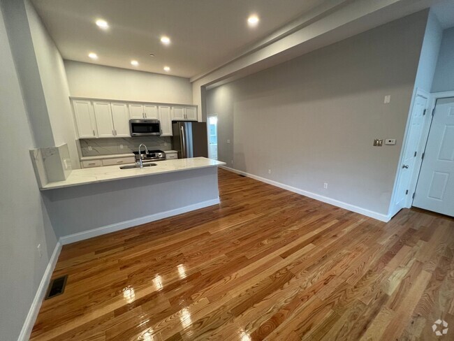 Building Photo - Gorgeous Unit, In-Unit Washer and Dryer, C... Rental