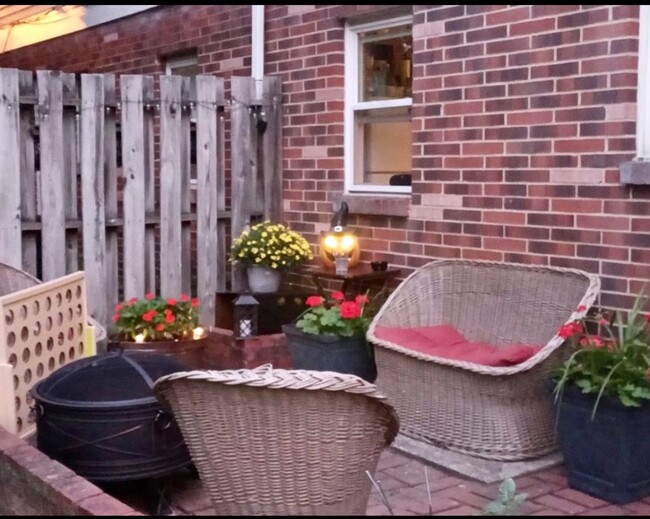 Back Patio to enjoy those spring days ahead - 762 Mentor Ave Rental