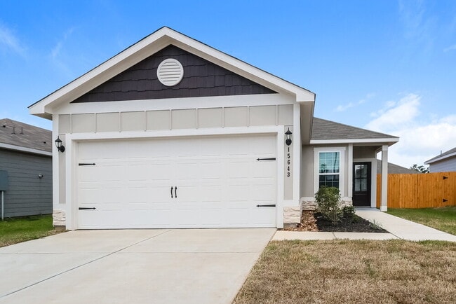 Building Photo - 15643 Plum Brk Dr
