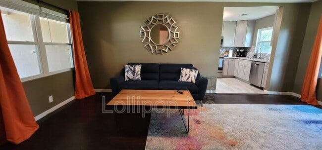 Photo - 3425 Rebecca St