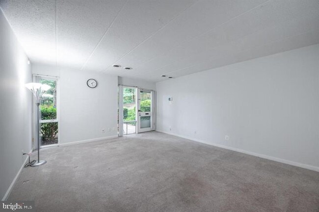 Building Photo - 2525 Huntington Ave Unit 18