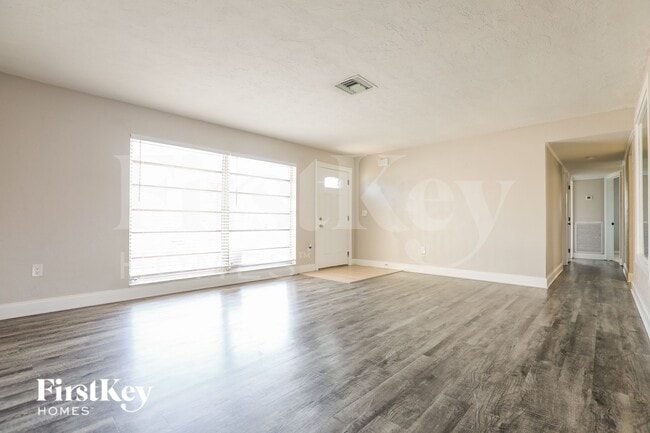 Photo - 63 Rotonda Cir