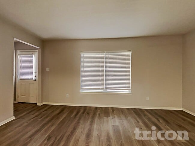 Photo - 7007 Capeshaw