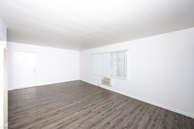 Whitsett Courtyard Apartments