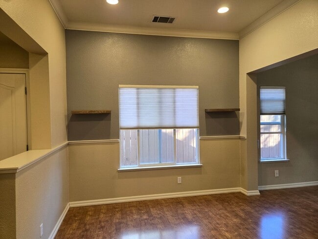 Photo - 358 Sunshine Way