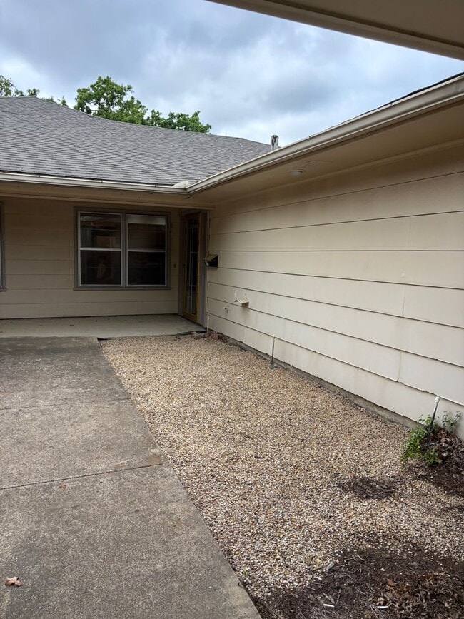 Photo - 6008-6010 Shelton St Unidad 6008 Shelton Street