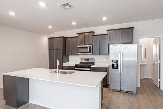 Photo - 2020 Saddle Wy