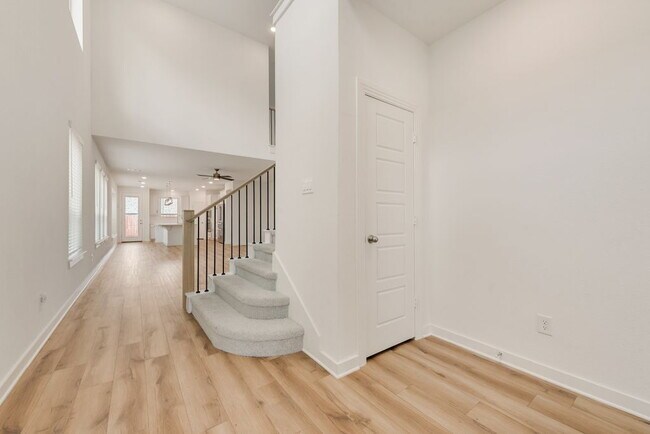 Photo - Beautiful 5 bedroom 3 full bath home in the heart of Heartland!