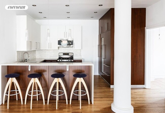 Photo - 116 W 14th St