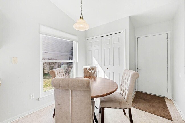 Photo - 2863 Silver Spring Dr