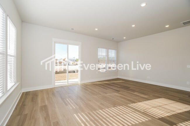 Photo - 127 Bloomsbury St