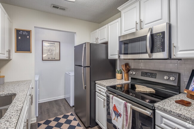2 BR, 2BA - 986SF - Kitchen