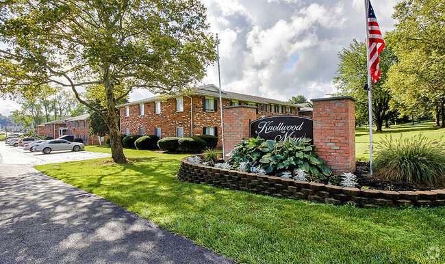 Building Photo - Knollwood Manor Apartment Homes